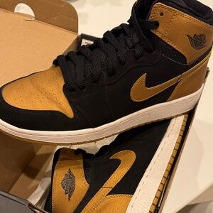 Nike Air Jordan 1 Retro High BG- size 7